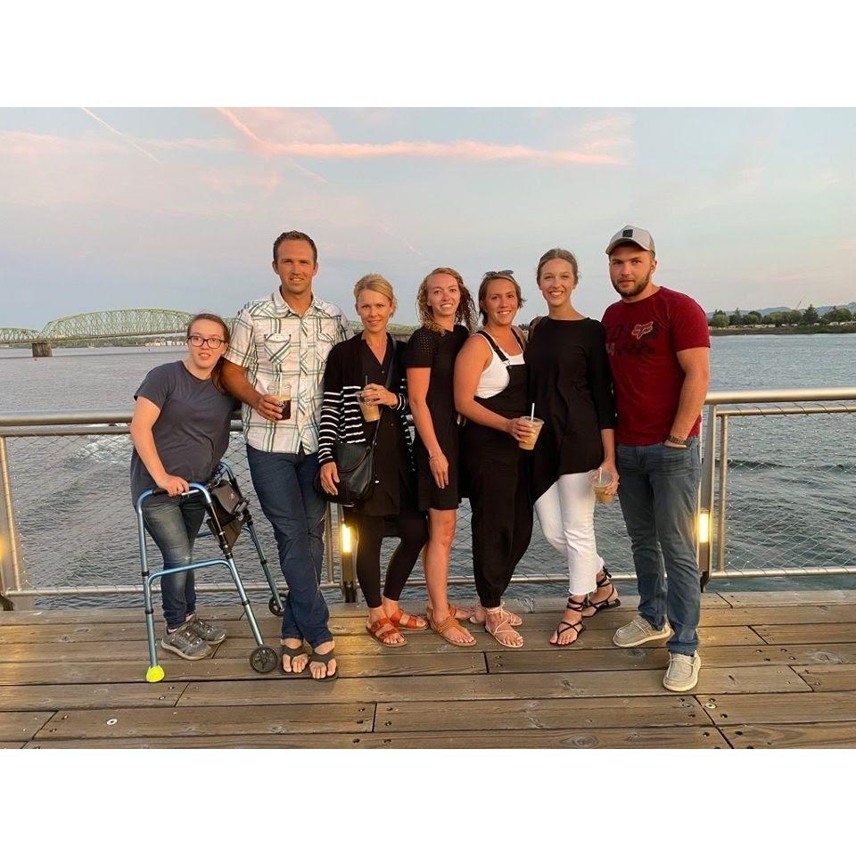 Stephanie (sister), Derrick (brother), Camille (sister-in-law), Melissa (sister), Whitney (sister), me and Spencer above the Columbia River.