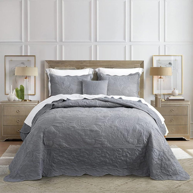 HZ & HY Oversized King Bedspread 138x122 Extra Wide, Quilted Coverlet Bedding Set, Lightweight Thin Comforter, Reversible, Luxurious, 5 Piece, 100% Microfiber, California/Alaskan King, Grey