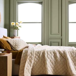 European Linen Stripe Quilt in Natural/white Stripe